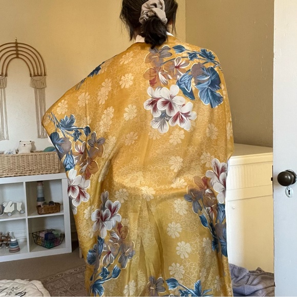 Beautiful Flowy Gold Blue Kimono by Woven Heart ONE SIZE - Picture 4 of 16